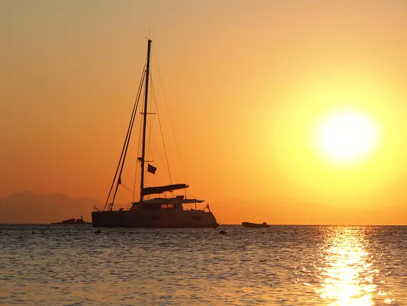 Crucero atardecer Lanzarote barco Cocktail Puerto del Carmen Canarias