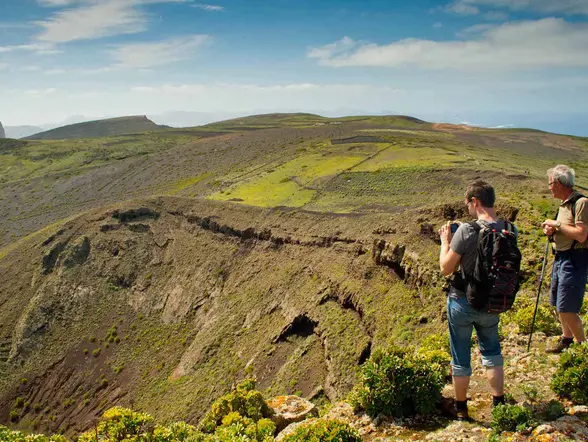 Senderismo Lanzarote Trekking Volcan Corona Acantilados Famara islas Canarias Rutas paseos España