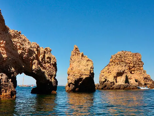 Paseo en Barco con Almuerzo por la costa de Lagos y Ponta Piedade