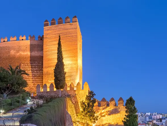 Tour Nocturno de Misterios y Leyendas en Almería