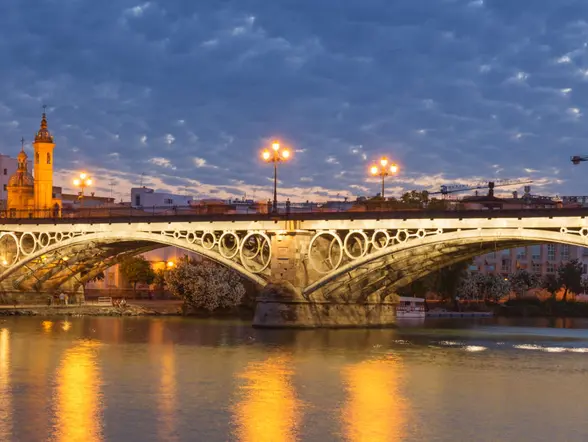 Tour nocturno por el Barrio de Santa Cruz de Sevilla