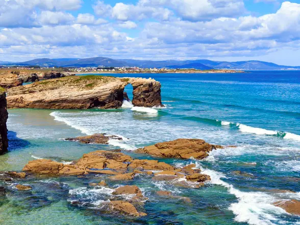 Desde Santiago de Compostela: Excursión a la Playa de las Catedrales, Lugo y Ribadeo