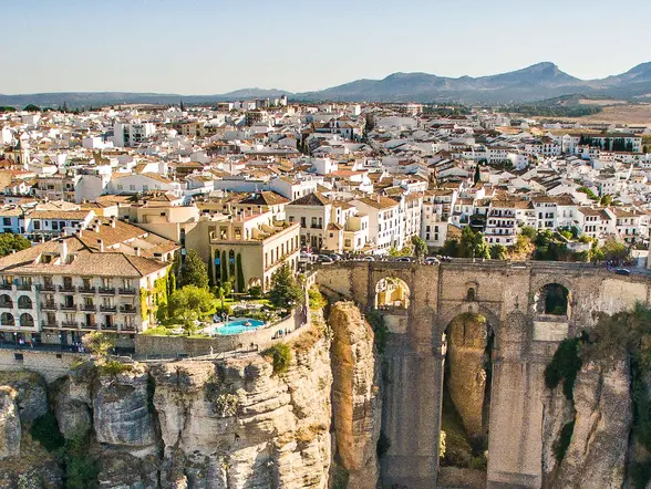 Excursión a Ronda y Setenil de las Bodegas desde Málaga