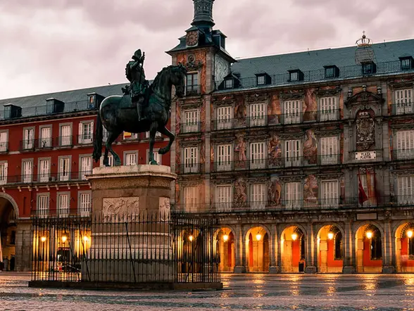 Tour a pie por el Madrid encantado