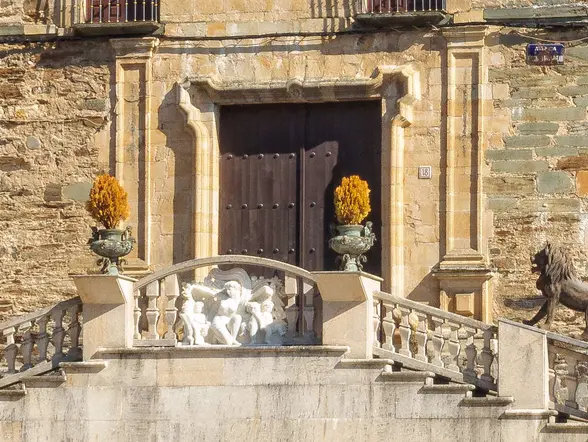 Villafranca al completo: Castillo y Casco Histórico