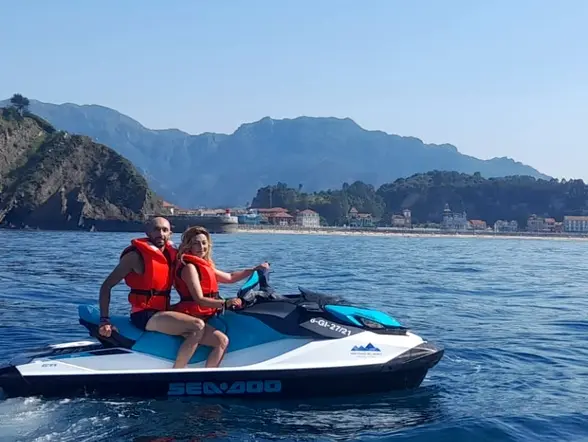 Paseo en moto de agua por Ribadesella