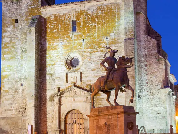 Tour nocturno por Trujillo