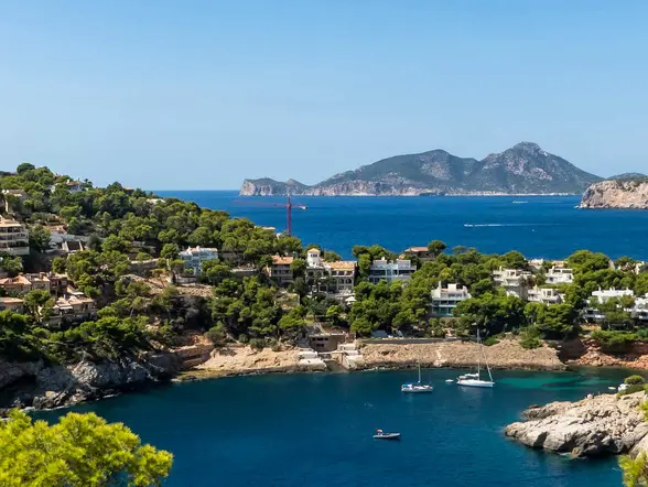 Paseo en catamarán por la costa hasta el puerto de Andratx