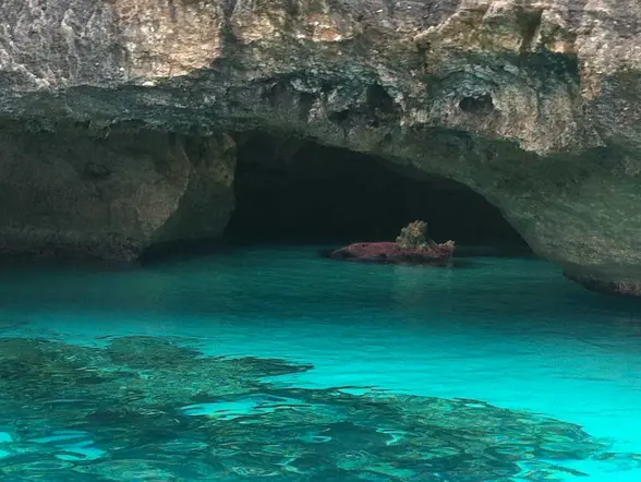 Ruta con snorkel por calas y cuevas de Formentera