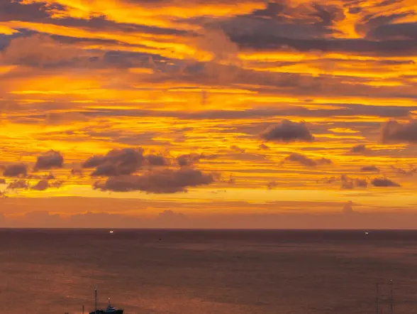 Paseo en barco al atardecer en Ibiza