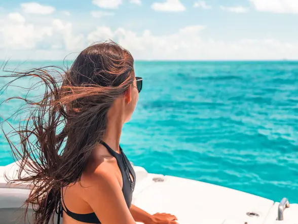 Paseo en barco con deportes acuáticos en Ibiza