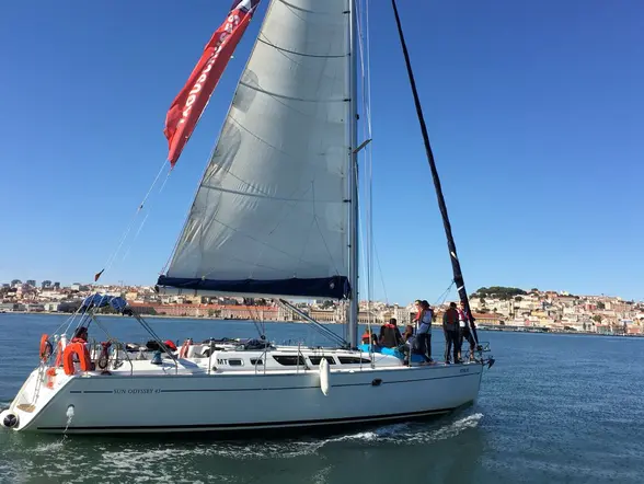 Paseo en velero de 1 hora por Lisboa - buendía