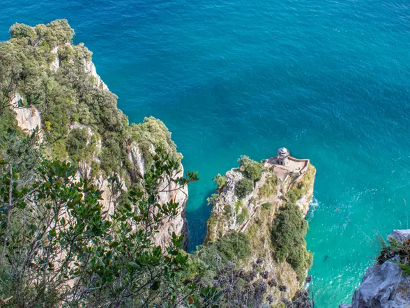 Visitar el Faro del Caballo en Santoña