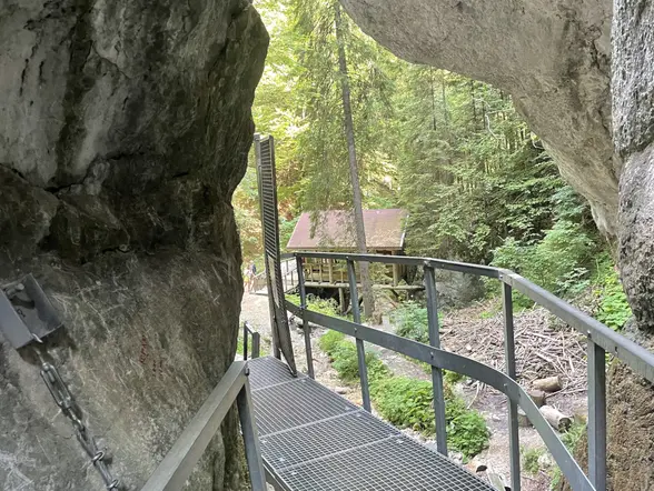 Durante la ruta te encontrarás con tramos de escaleras para tu seguridad.