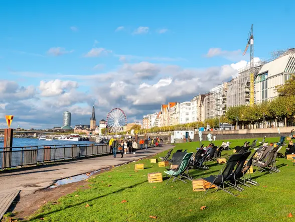 Paseo del Rin, el río que atraviesa la ciudad de Düsseldorf.