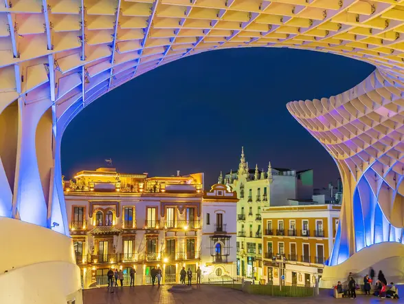 La ciudad iluminada es el marco perfecto para este tour centrado en los relatos más estremecedores.