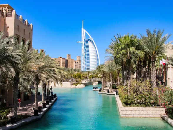 El impresionante edificio de Burj Al Arab se ha convertido en un icono de la ciudad.