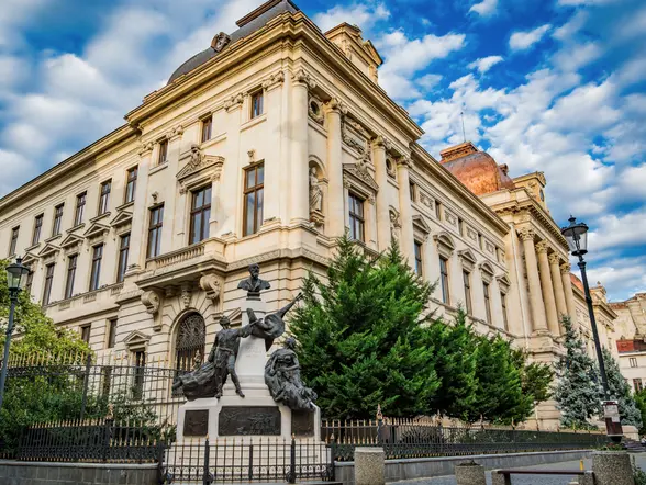 El Banco Nacional de Rumania es uno de los monumentos más emblemáticos de la ciudad.