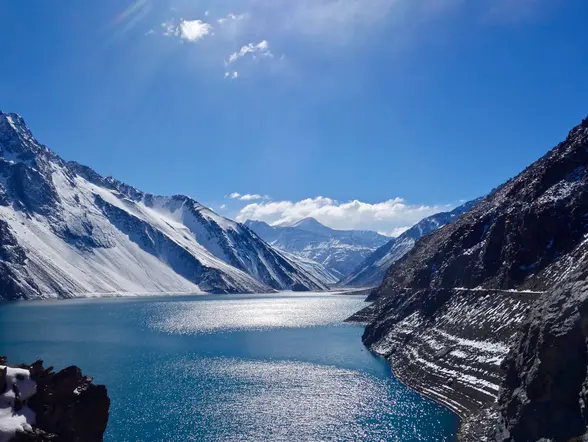 Panorámica del Embalse de Yeso, uno de los puntos turísticos más relevantes del país.