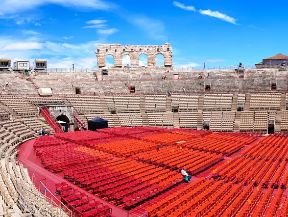 Interior del Arena, al que tendrás acceso sin colas.
