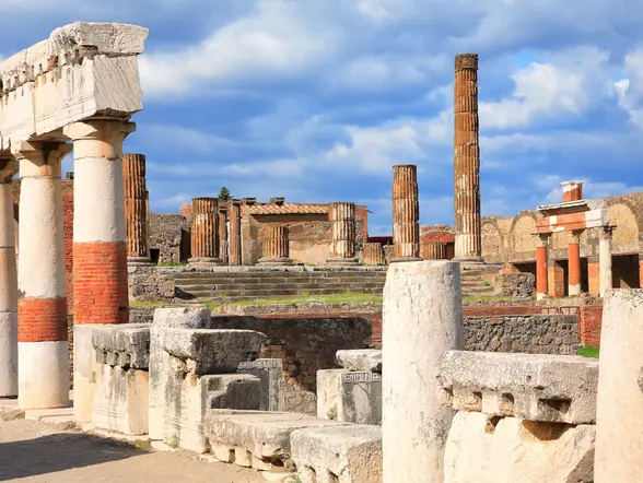 Detalle del parque arqueológico de Pompeya en Italia.