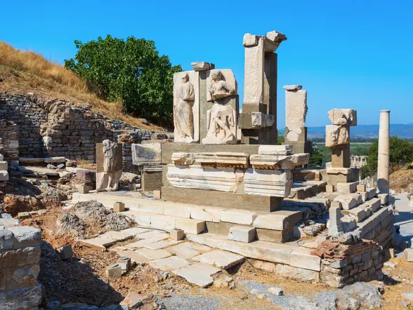 La ciudad antigua de Éfeso guarda vestigios de antiguas civilizaciones.