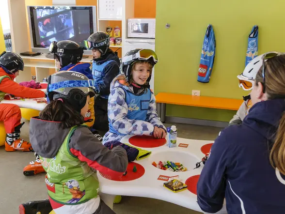 En el Jardín Alpino no todo es esquiar, sobre todo los días de mal tiempo. También hay actividades y diversión a cubierto.