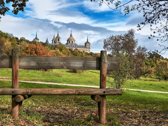 Paisaje verde y naturaleza de San Lorenzo de El Escorial.