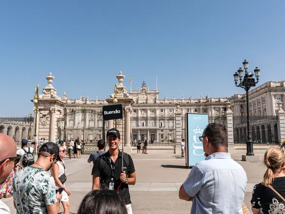 Expert guide offering a private tour of the Royal Palace and Royal Gardens of Madrid.