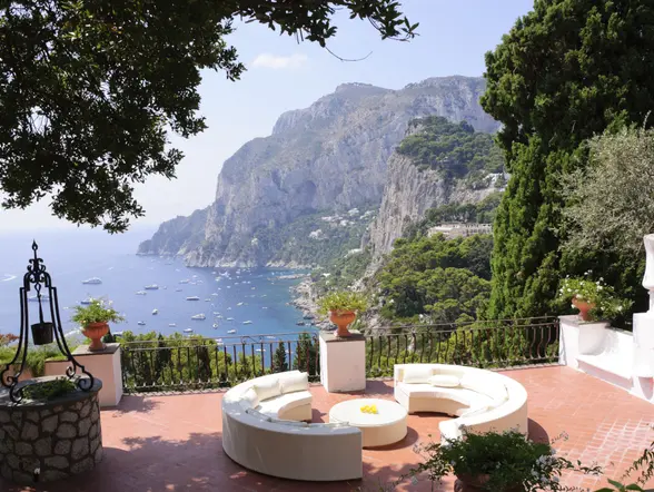 La isla de Capri, desde Anacapri, ofrece vistas únicas a la bahía.
