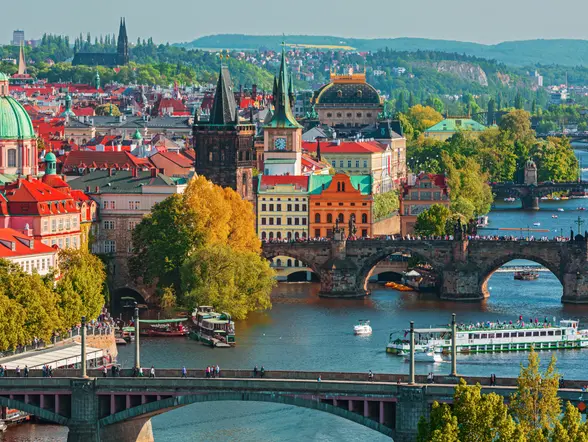 Crucero por el río Moldava y tour guiado por el Puente de Carlos - buendía