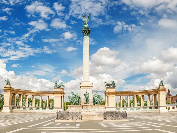 Tour guiado por Budapest y entrada a Madame Tussauds - buendía