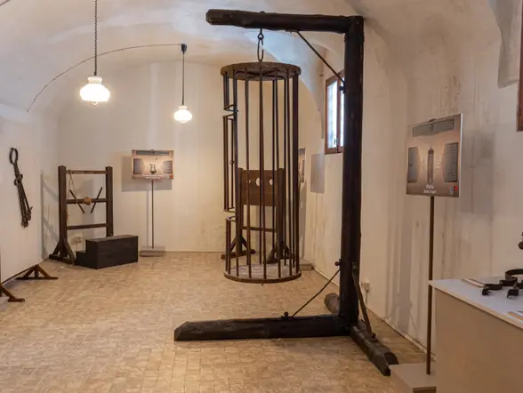 Visita guiada al Palacio de las Prisiones y los misterios de los Señores de la Noche - buendía