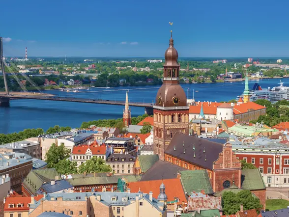 Vista aérea de la torre de la iglesia de San Pedro.