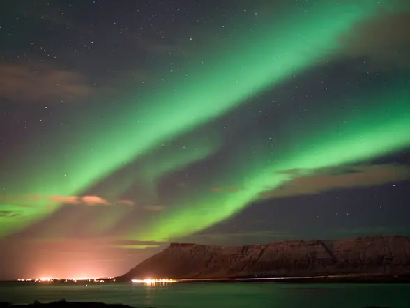 Auroras boreales en el norte de Reikiavik