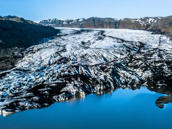 "El glaciar Sólheimajökull, una maravilla de hielo y naturaleza salvaje.
