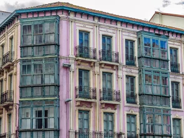 Edificios distintivos de la localidad de Torrelavega, Cantabria