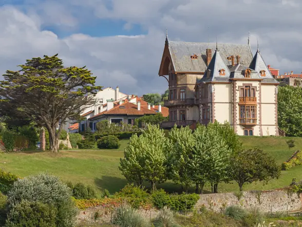 La mansión del Duque de Almodóvar del Río en Comillas, Cantabria