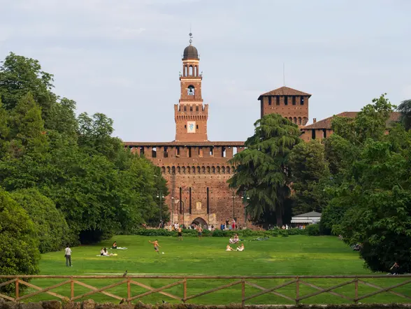 Entrada al Castillo Sforzesco de Milán con audioguía - buendía