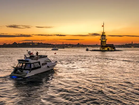 Crucero al atardecer por el Bósforo en un yate de lujo - buendía