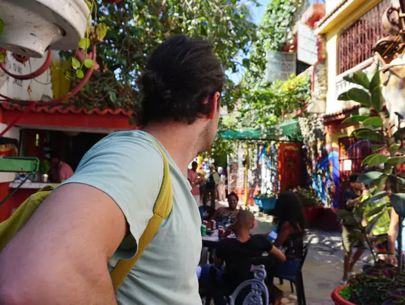 Numerosas obras de arte en el callejón Hamel en la Habana