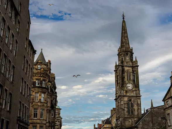  Royal Mile de Edimburgo, la calle principal del casco antiguo de la ciudad. 