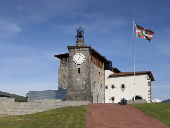 La Torre Madariaga en la Reserva Natural de Urdaibai, Vizcaya