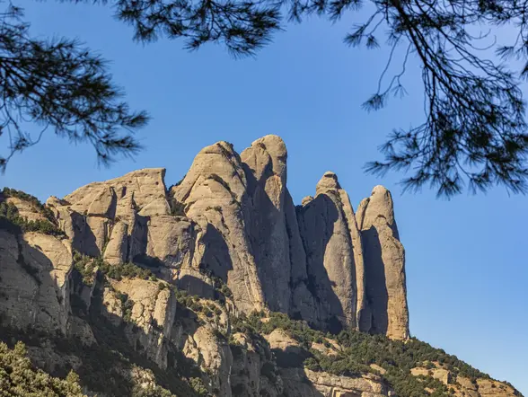Excursión a Montserrat, Cavas Codorniu y Sitges desde Barcelona