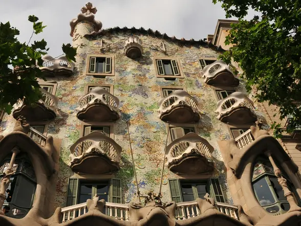 Free tour de Gaudí y Barcelona modernista - buendía