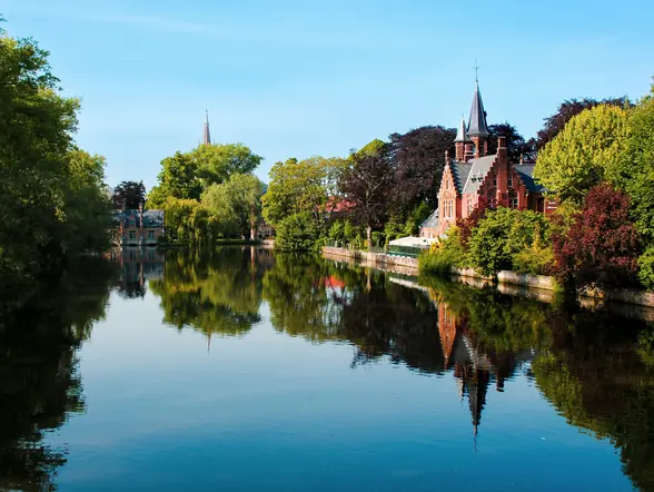 Excursión a Brujas desde Bruselas en tren con paseo en barco por los canales - buendía