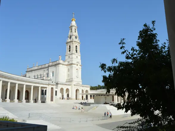 Excursión a Fátima, Batalha y la iglesia de Santa Maria de Válega desde Oporto - buendía