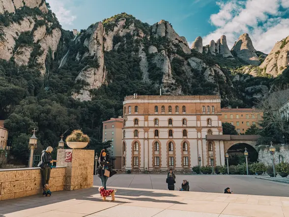 Excursión a Montserrat, Tarragona y Sitges desde Barcelona