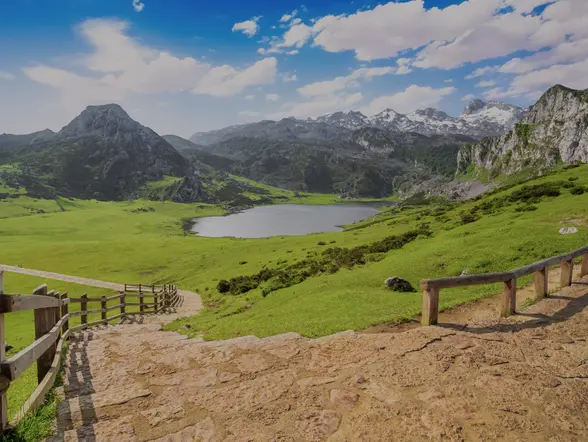 Excursión a Lagos de Covadonga, Cangas de Onís y Lastres desde Gijón
