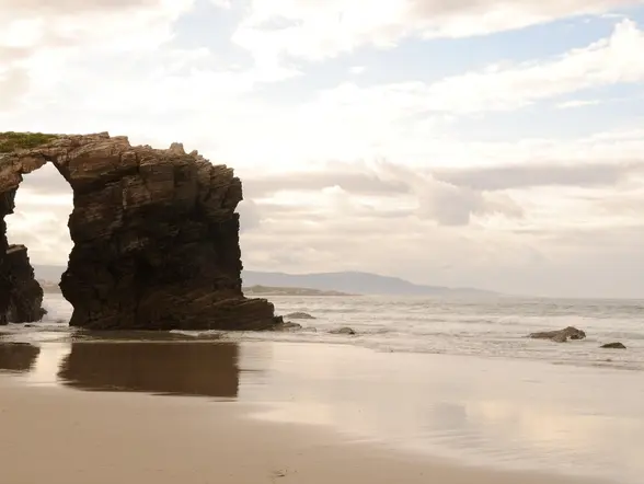 Excursión a la playa de las Catedrales, Ribadeo, Isla Pancha y Tapia de Casariego desde Oviedo